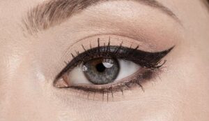 Hooded eyelids: pro makeup artists’ secrets for applying mascara and eyeliner correctly